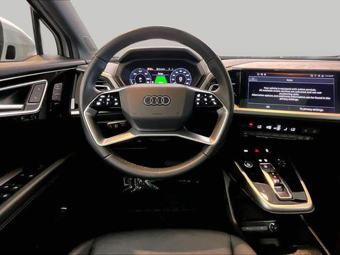 Used 2025 Audi Q4 e-tron Premium Plus w/ Premium Plus RWD image 6