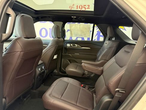 New 2026 Ford Explorer Platinum image 19