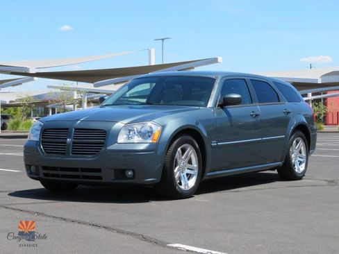 Used 2005 Dodge Magnum R/T w/ Convenience Group II RWD image 9