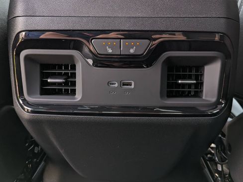 New 2026 GMC Sierra 2500 AT4 w/ AT4 Premium Plus Package AWD/4WD image 23