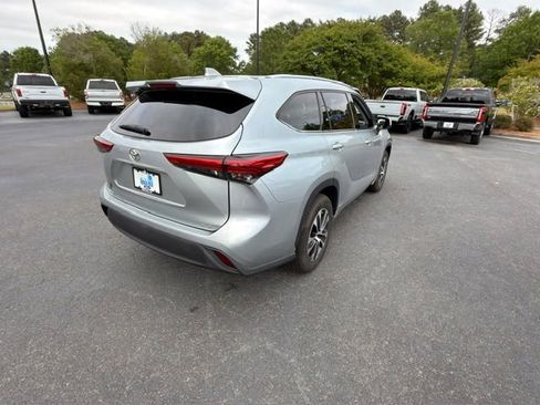 Used 2020 Toyota Highlander XLE FWD image 14