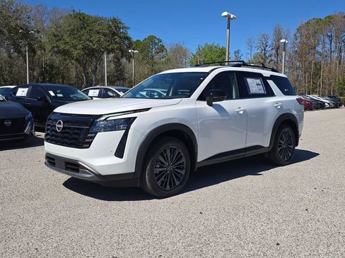 New 2026 Nissan Pathfinder SL w/ SL Premium Package image 2