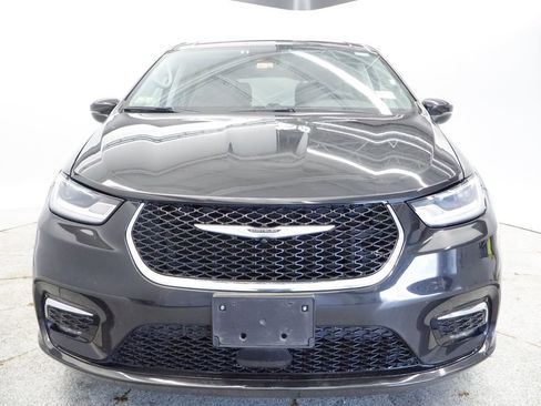 Certified 2023 Chrysler Pacifica Touring-L FWD image 12