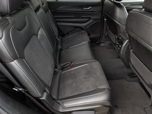 Used 2024 Jeep Grand Cherokee L Altitude image 34