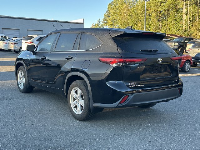 Used 2024 Toyota Highlander LE AWD/4WD image 5