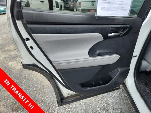 Used 2021 Toyota Highlander XLE image 27