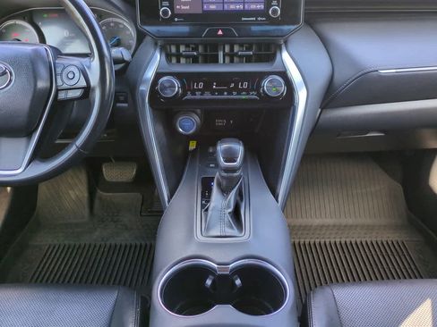 Certified 2021 Toyota Venza XLE w/ Softex Package AWD/4WD image 18