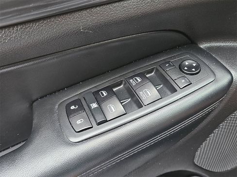 Used 2021 Jeep Grand Cherokee Laredo image 40