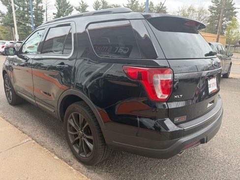 Used 2018 Ford Explorer XLT w/ Equipment Group 202A AWD/4WD image 4
