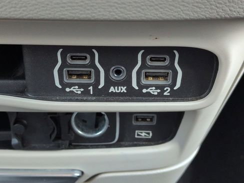 Used 2022 Chrysler Pacifica Touring-L FWD image 22