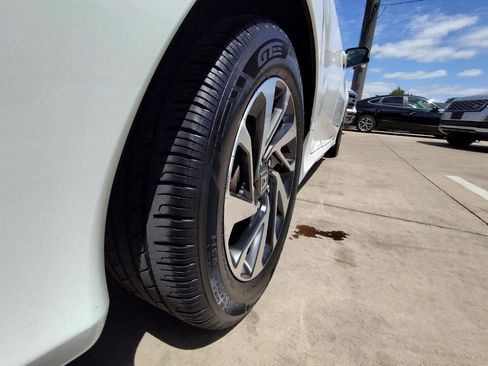 Used 2017 Honda Civic EX image 10