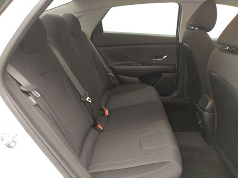 Used 2025 Hyundai Elantra SE FWD image 19