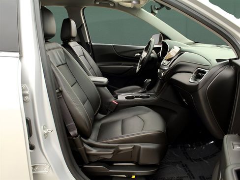 Used 2019 Chevrolet Equinox Premier image 17