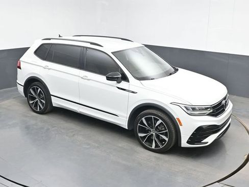 Used 2022 Volkswagen Tiguan SE R-Line FWD image 1