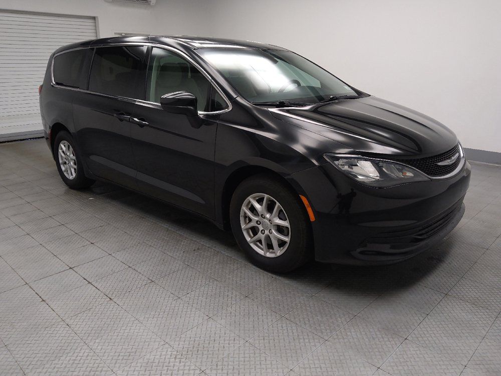 Used 2017 Chrysler Pacifica LX FWD image 11