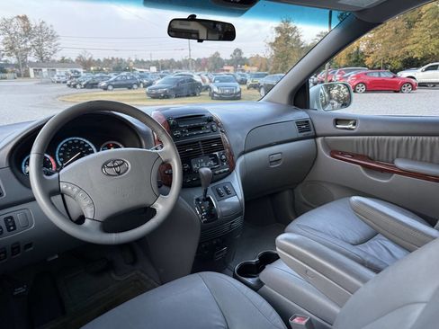 Used 2004 Toyota Sienna XLE image 5