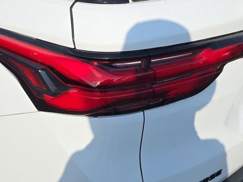 Used 2023 Chevrolet Traverse RS image 5