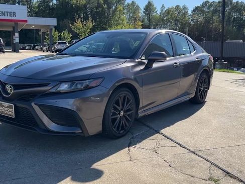 Used 2023 Toyota Camry SE image 2