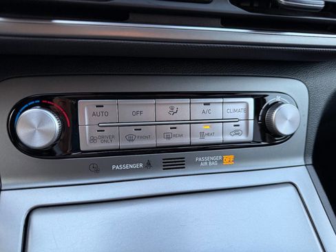 Used 2023 Hyundai Kona SE image 32