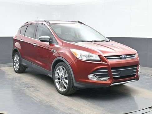 Used 2016 Ford Escape SE w/ SE Chrome Package FWD image 2