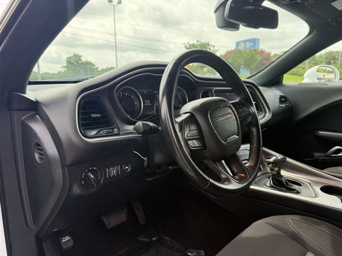 Used 2021 Dodge Challenger SXT RWD image 11