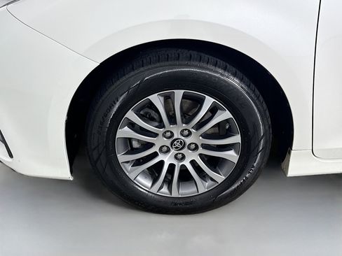 Used 2020 Toyota Sienna XLE FWD image 36