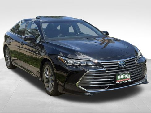 Used 2019 Toyota Avalon XLE w/ Moonroof Package FWD image 3