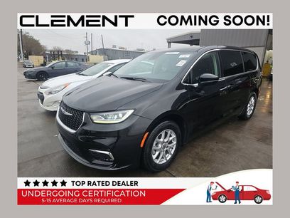 Used 2023 Chrysler Pacifica Touring-L