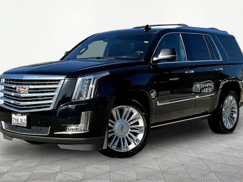Used 2017 Cadillac Escalade Platinum AWD/4WD image 3