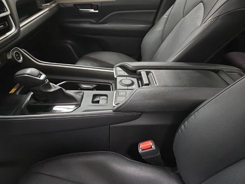 Used 2024 Toyota Grand Highlander AWD image 14
