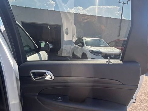 Used 2020 Jeep Grand Cherokee Laredo AWD/4WD image 21