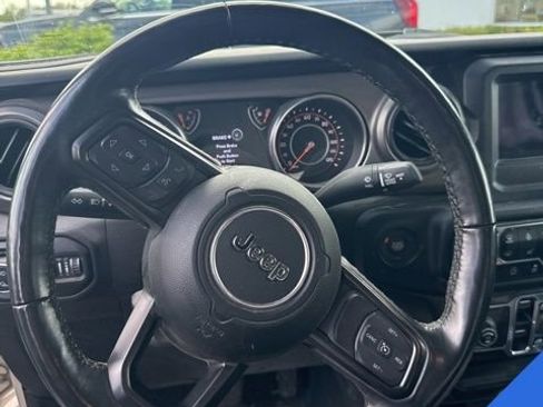 Used 2022 Jeep Gladiator Sport image 15
