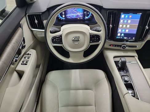 Used 2025 Volvo S90 B6 Plus image 17