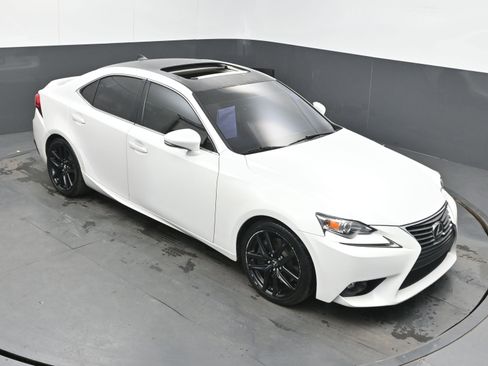 Used 2016 Lexus IS 200t image 34