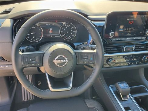 New 2025 Nissan Pathfinder SV w/ SV Premium Package image 15
