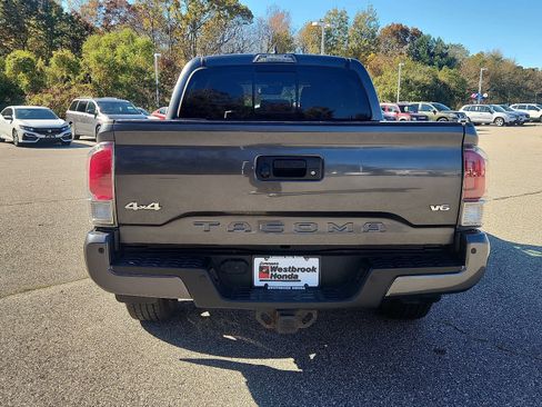 Used 2018 Toyota Tacoma Limited image 6