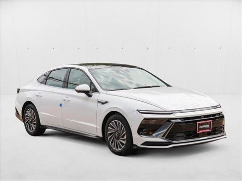 New 2025 Hyundai Sonata Limited image 3