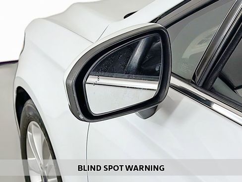 Used 2020 Ford Fusion SE image 3