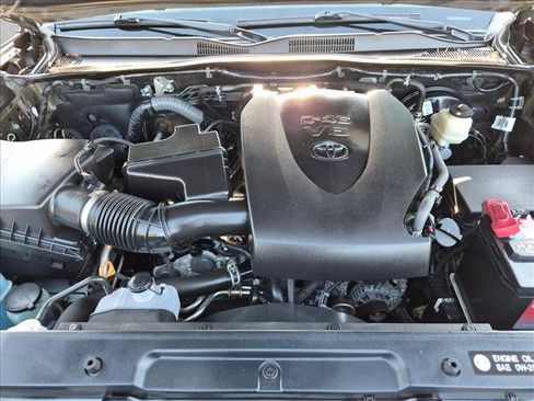 Used 2017 Toyota Tacoma TRD Sport w/ Tow Package RWD image 22