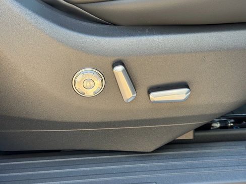 New 2025 Lincoln Navigator L Reserve w/ Jet Appearance Package image 16