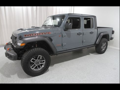 Used 2026 Jeep Gladiator Mojave AWD/4WD image 3