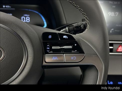 Certified 2025 Hyundai Elantra Sport FWD image 32