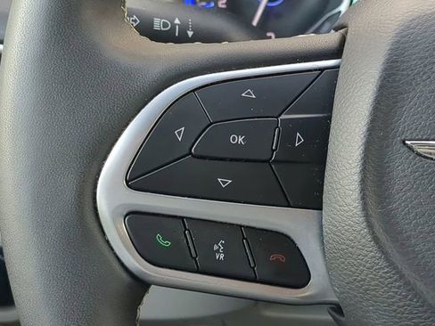 Certified 2024 Chrysler Pacifica Touring-L image 30