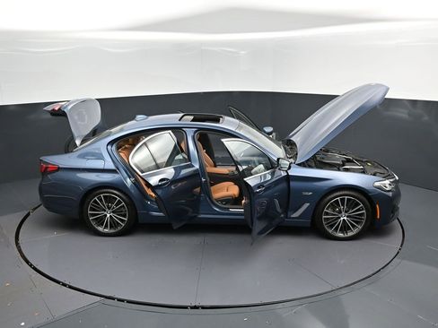 Used 2023 BMW 530e xDrive w/ Convenience Package image 50