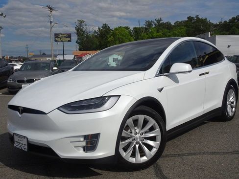 Used 2018 Tesla Model X 75D image 3