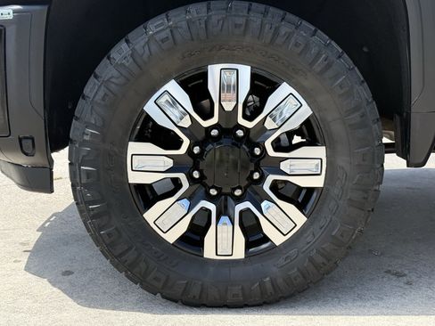 Used 2024 GMC Sierra 2500 Denali AWD/4WD image 12