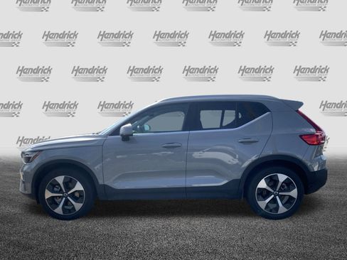 Used 2025 Volvo XC40 B5 Plus image 7
