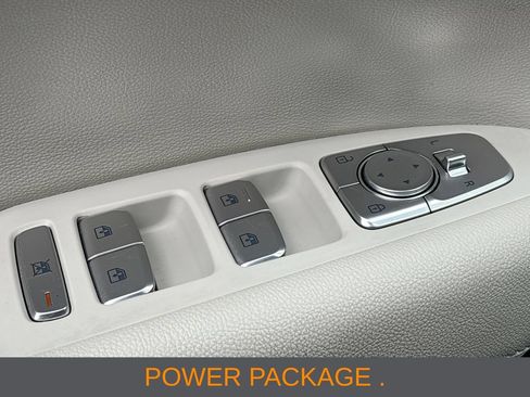 Used 2024 Genesis G70 2.5T RWD image 11