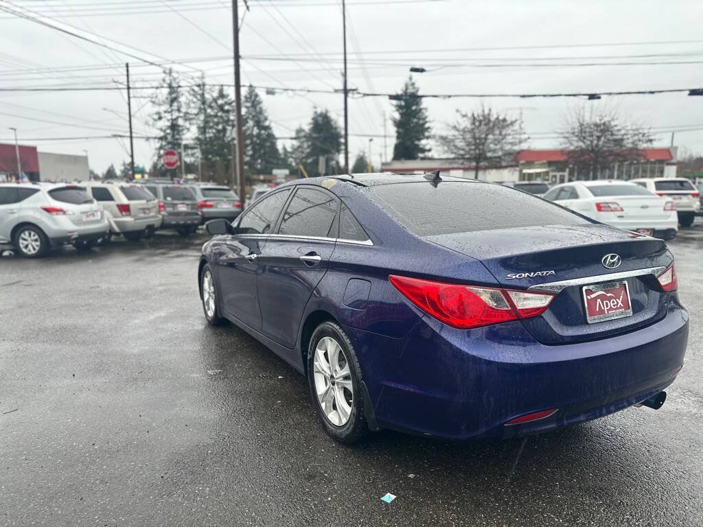 Used 2012 Hyundai Sonata Limited w/ Navigation Pkg FWD image 10