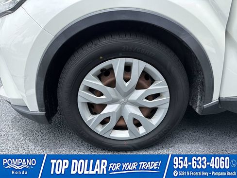 Used 2020 Toyota C-HR LE FWD image 32